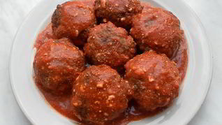 Рецепт Мясных тефтелей с рисом и овощами в томатном соусе