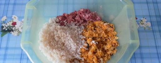 Шаг 11: мясных тефтелей с рисом и овощами в томатном соусе