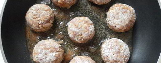 Шаг 16: мясных тефтелей с рисом и овощами в томатном соусе