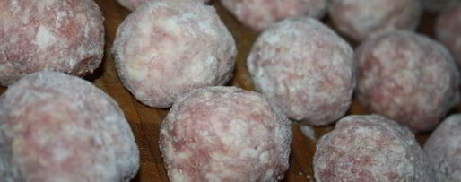 Шаг 1: нежных домашних тефтелей в томатной подливе