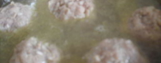 Шаг 2: тефтелей ежики в сметанно-томатном соусе