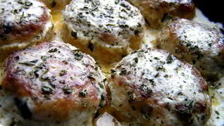 Рецепт Тефтелей из индейки с базиликом и мятой в сливочном соусе