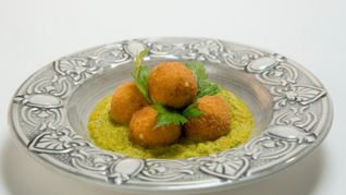 Рецепт Тефтелей из сельдерея с овощным соусом