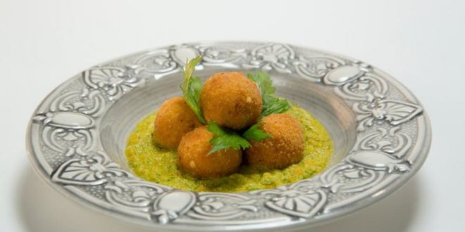 Рецепт тефтелей из сельдерея с овощным соусом