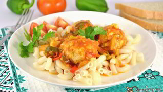 Рецепт Тефтелей куриных в соусе из томатов и сладкого перца