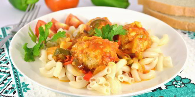 Рецепт тефтелей куриных в соусе из томатов и сладкого перца