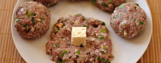 Шаг 1: тефтелей с сырной начинкой в томатном соусе