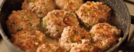 Шаг 2: тефтелей с сырной начинкой в томатном соусе