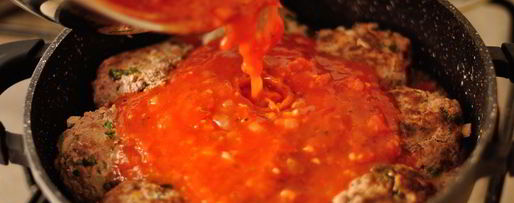 Шаг 4: тефтелей с сырной начинкой в томатном соусе