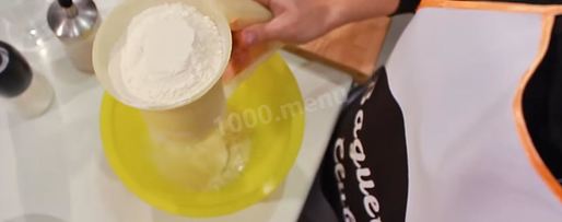 Шаг 1: теста для вареников с вишней заварное