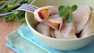 Рецепт Вареников из цельнозерновой муки с половинками слив