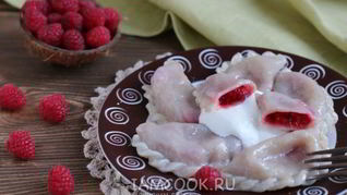 Рецепт Вареников на воде со свежей малиной