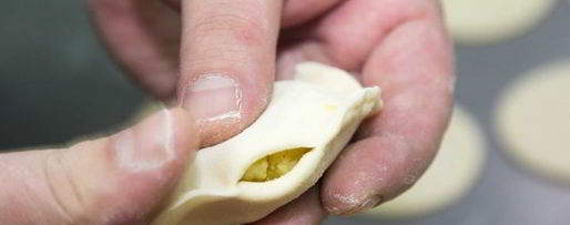 Шаг 11: вареников с кислой капустой и мятым картофелем