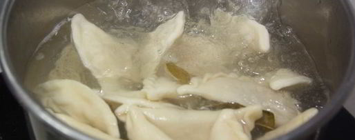 Шаг 13: вареников с кислой капустой и мятым картофелем