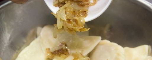 Шаг 15: вареников с кислой капустой и мятым картофелем