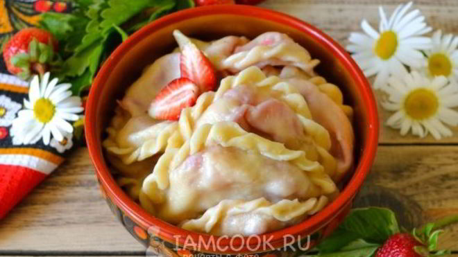 Рецепт Вареников с клубникой на воде