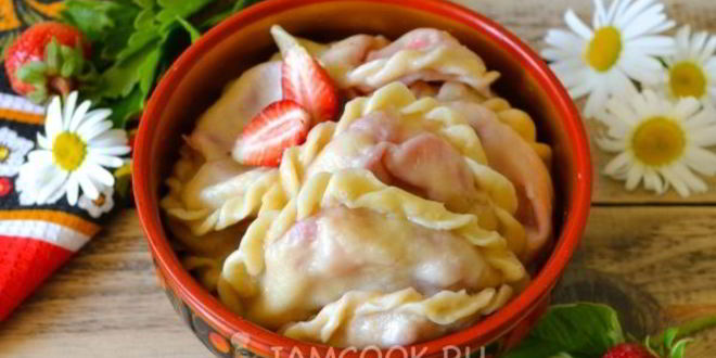 Рецепт вареников с клубникой на воде