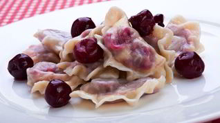 Рецепт Вареников с вишней на кефире