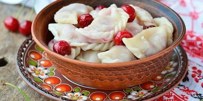 Рецепт вареников с вишнями из заварного теста