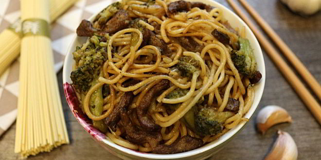Рецепт яичной лапши с говядиной и брокколи