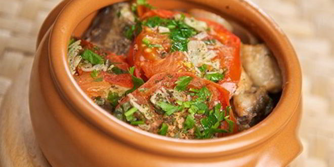 Рецепт домашнего жаркого из свинины в горшочке