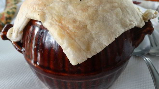 Рецепт Хмельного жаркого в горшочке с вяленым черносливом