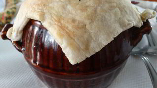 Рецепт Хмельного жаркого в горшочке с вяленым черносливом