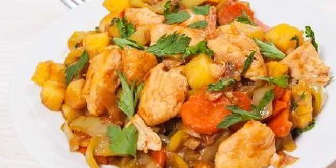Рецепт сочного жаркого из курицы с овощами