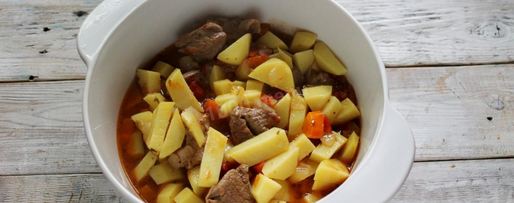 Шаг 5: жаркого из баранины с картошкой в кастрюле