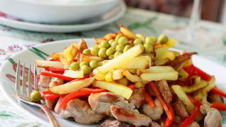 Рецепт Жаркого из мяса с жареной картошкой