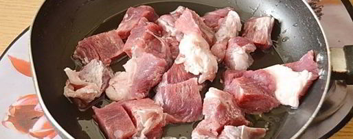 Шаг 2: жаркого из свинины с картошкой