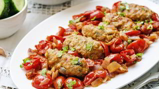 Рецепт Жаркого из свинины с томатами, беконом и розмарином