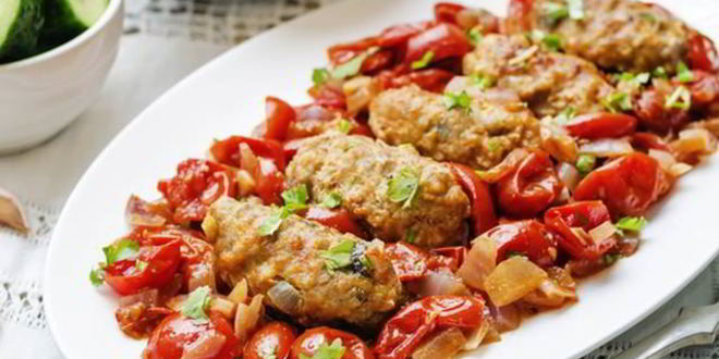 Рецепт жаркого из свинины с томатами, беконом и розмарином