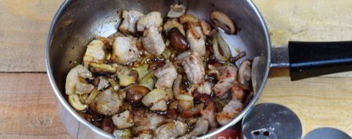 Шаг 4: жаркого по-домашнему в горшочках