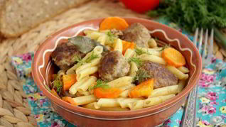 Рецепт Жаркого с фрикадельками и макаронами