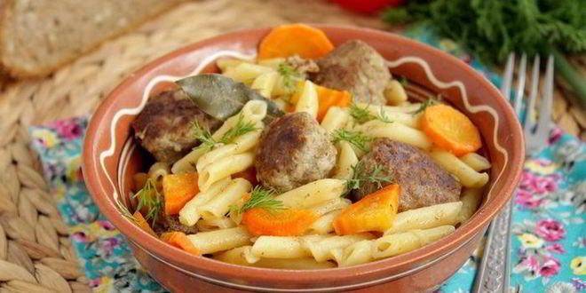 Рецепт жаркого с фрикадельками и макаронами