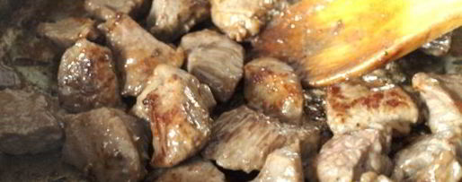 Шаг 9: жаркого с грибами в горшочках