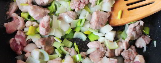 Шаг 2: жаркого с картошкой