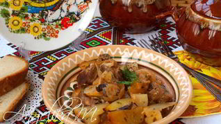 Рецепт Жаркого с мясом, картофелем и грибами в горшочках