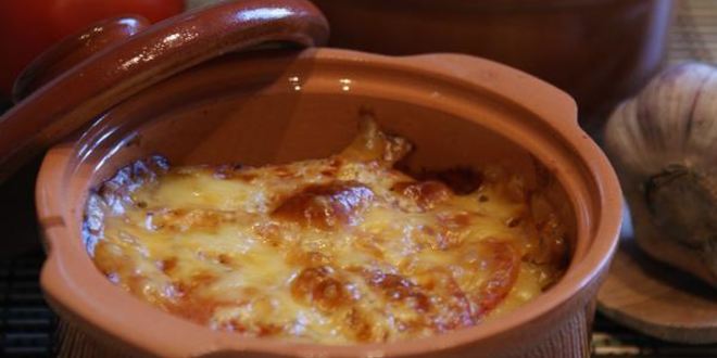 Рецепт жаркого в горшочке по-домашнему с сырной шапочкой