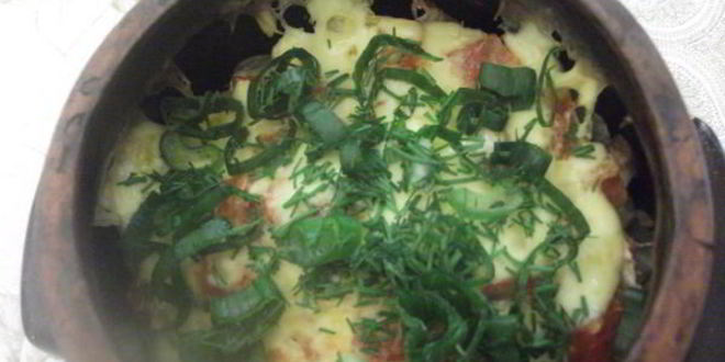 Рецепт жаркого в горшочке по-домашнему с сырной шапочкой