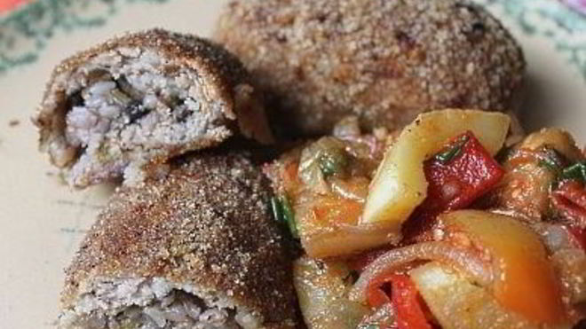 Рецепт Куриных зраз с грибами и гречкой и овощное соте на гарнир