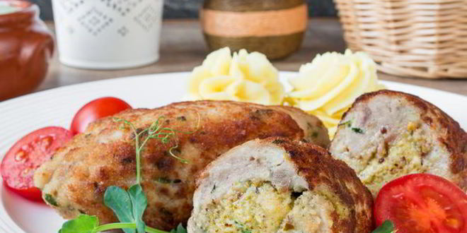 Рецепт куриных зраз с пикантной начинкой