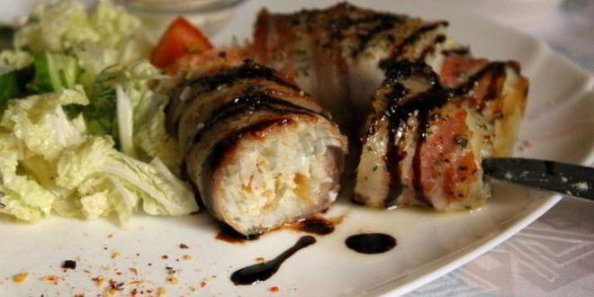 Рецепт зраз из тилапии в беконе с овощным салатом