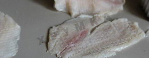 Шаг 1: зраз из тилапии в беконе с овощным салатом