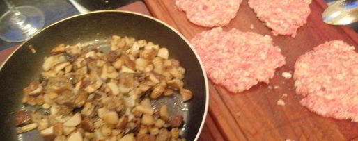 Шаг 9: зраз с лесными грибами под соусом