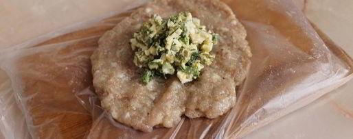 Шаг 3: зраз с зеленым горошком и зеленью