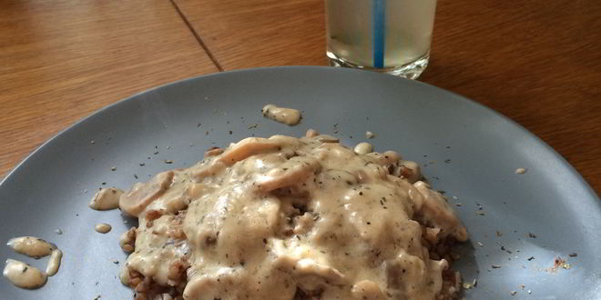 Рецепт гречки с грибами и белым соусом