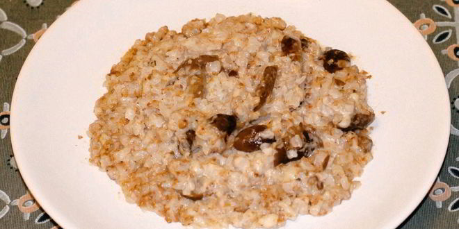 Рецепт гречки с грибами и белым соусом