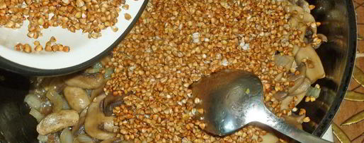 Шаг 7: гречки с грибами и луком